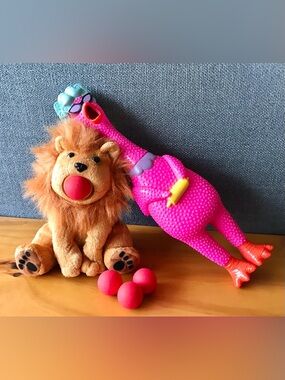 HOG WILD Lion Plush Soft Ball Launcher Shooter Funny Honking Granny Chicken